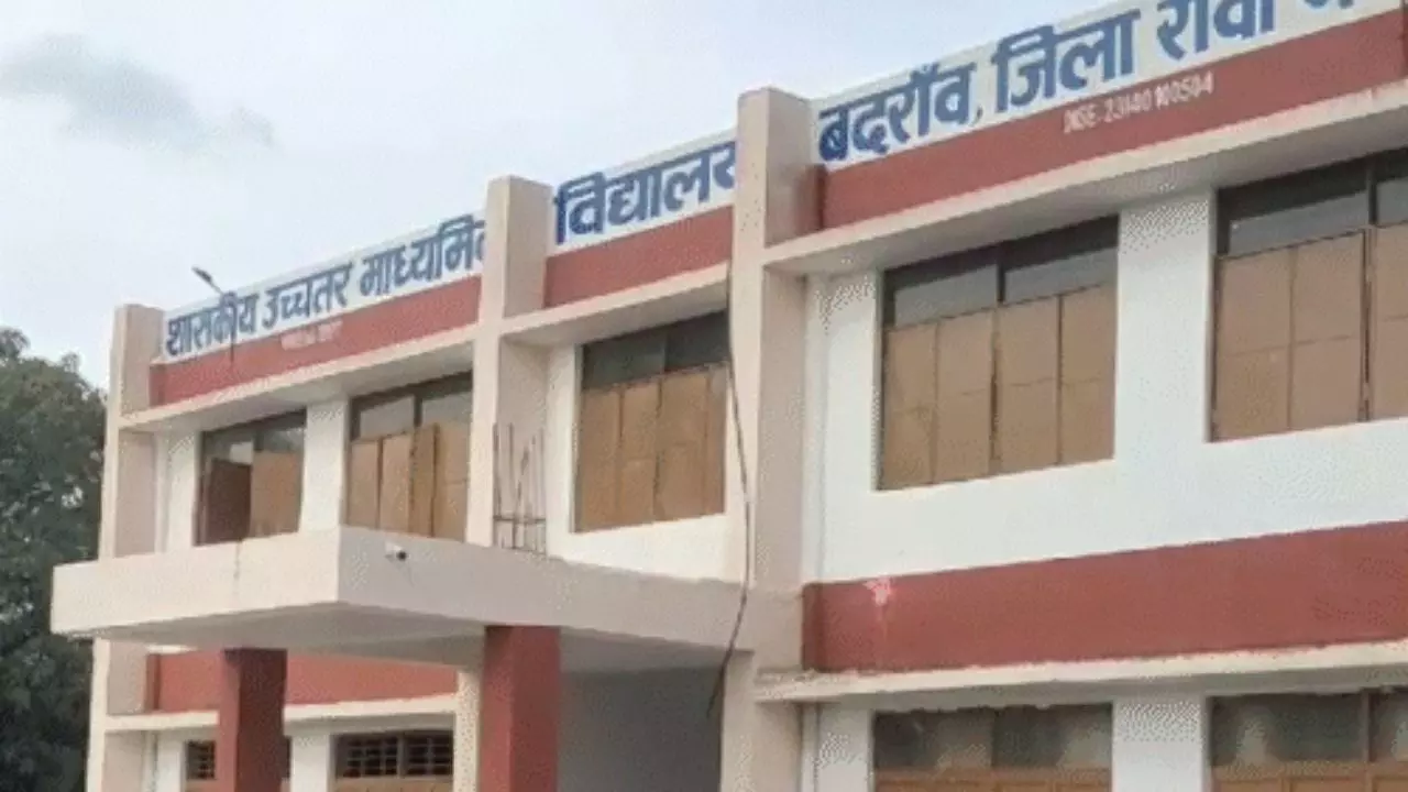 ट्रांसफर से बचने को टीचर्स ने बनाए ये बहाने, हैरान रह गए कलेक्टर