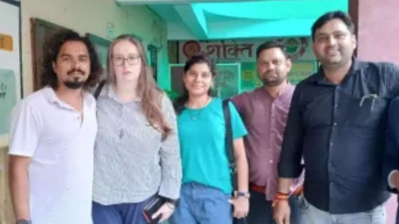 देशी छोरा- गोरी मैम, चीन में हुआ प्यार अब भारत में चढ़ेगा परवान