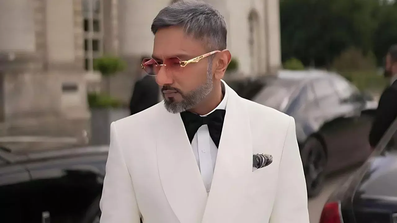जब प्रड्यूसर के पेट में रैपर हनी सिंह ने 8 बार काटा जब प्रड्यूसर के पेट में रैपर हनी सिंह ने 8 बार काटा