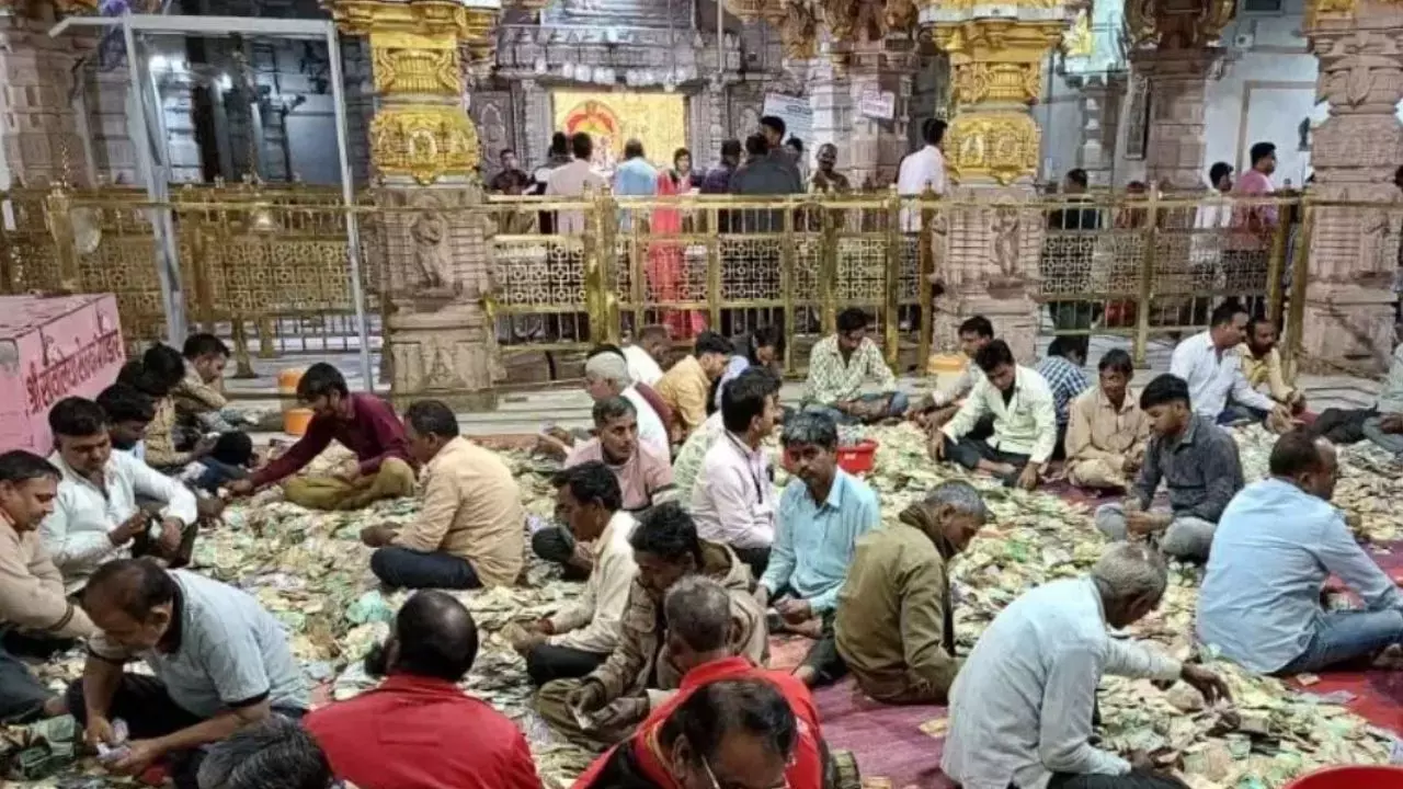 सांवरिया सेठजी के खजाने में धनवर्षा, लगातार तीसरे दिन हो रही गिनती