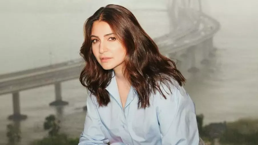 पति और बच्चों के बिना लंदन से वापस  मुंबई आईं Anushka Sharma, ब्लैक आउटफिट में वायरल हुआ एयरपोर्ट लुक