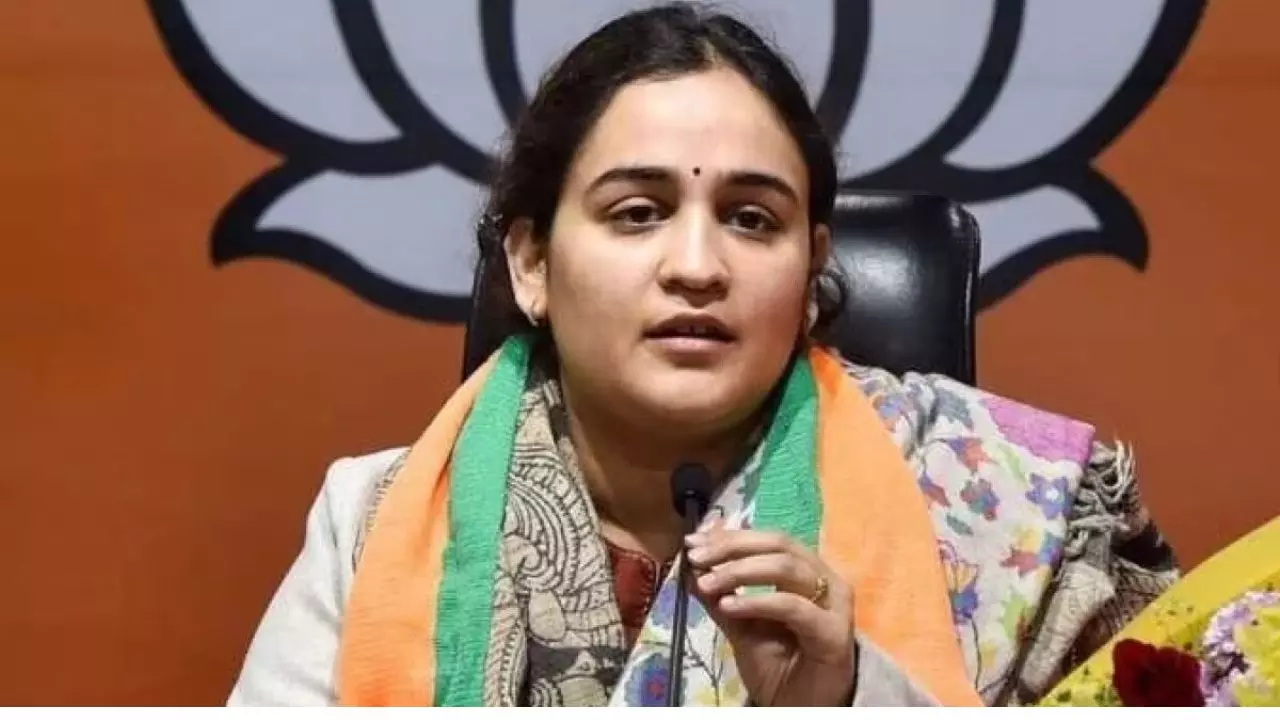 Aparna Yadav हैं BJP से नाराज! UP महिला आयोग का पद नहीं संभाला तो अध्यक्ष ने कर दिया खुलासा