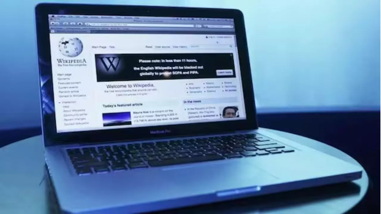 दिल्ली HC ने क्यों दी Wikipedia को चेतावनी? भारत में बैन की आशंका