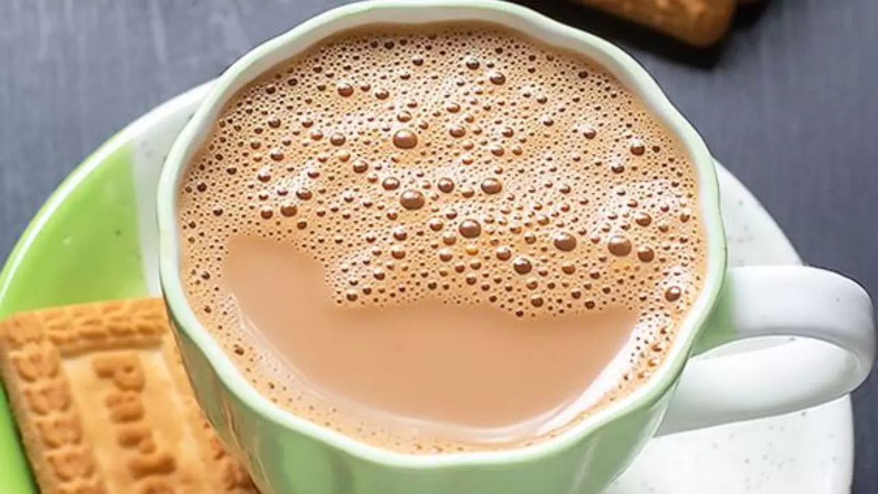 रोज सुबह चाय की चुस्कियों के लेते हैं मजे, हो जाएं सवाधान, चुकाना पड़ सकता है भारी नुकसान!