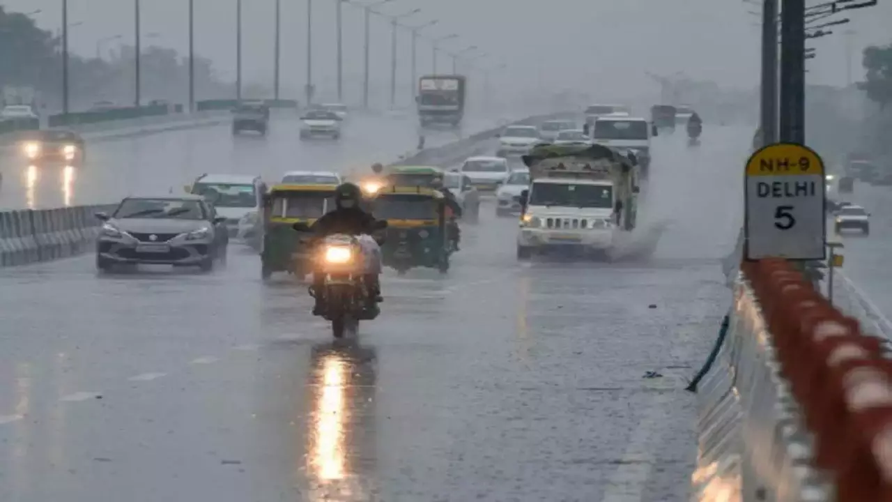 इन राज्यों में भारी बारिश, दिल्ली से तेलंगाना तक कल कैसा होगा मौसम?