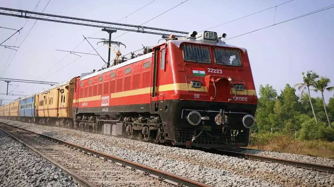 Bihar: बक्सर में 2 हिस्सों में बंटी मगध एक्सप्रेस, कुछ डिब्बे हुए अलग