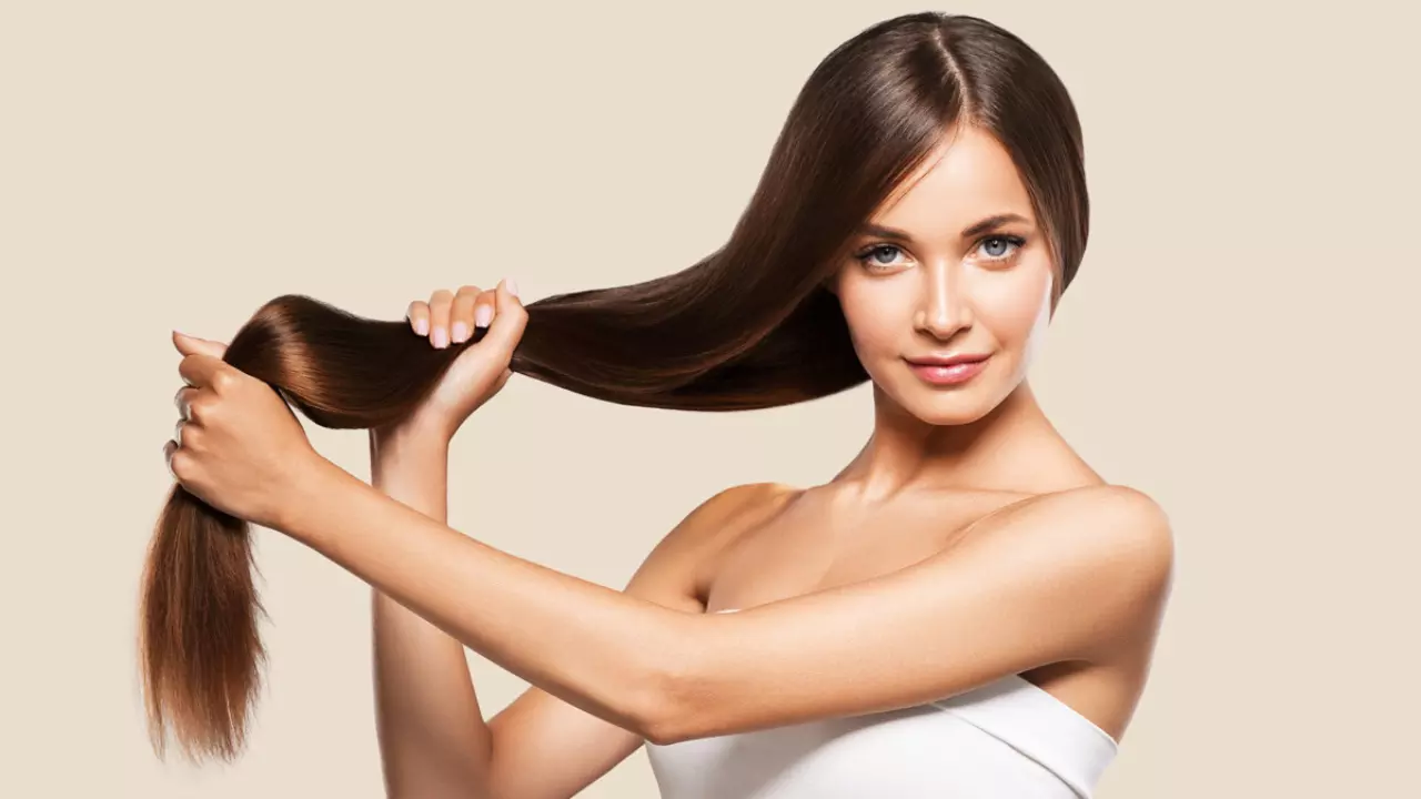 Long Hair: घुटनों तक लंबे हो सकते हैं बाल, बस इस एक जादुई चीज़ का करें इस्तेमाल