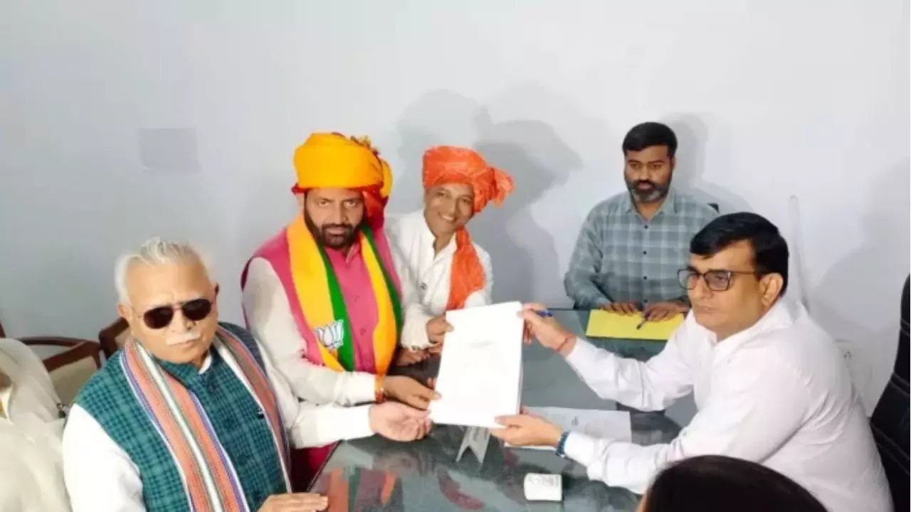 CM नायब सैनी ने भरा नामांकन, बोले- हर सीट पर कमल का फूल CM नायब सैनी ने भरा नामांकन, बोले- हर सीट पर कमल का फूल