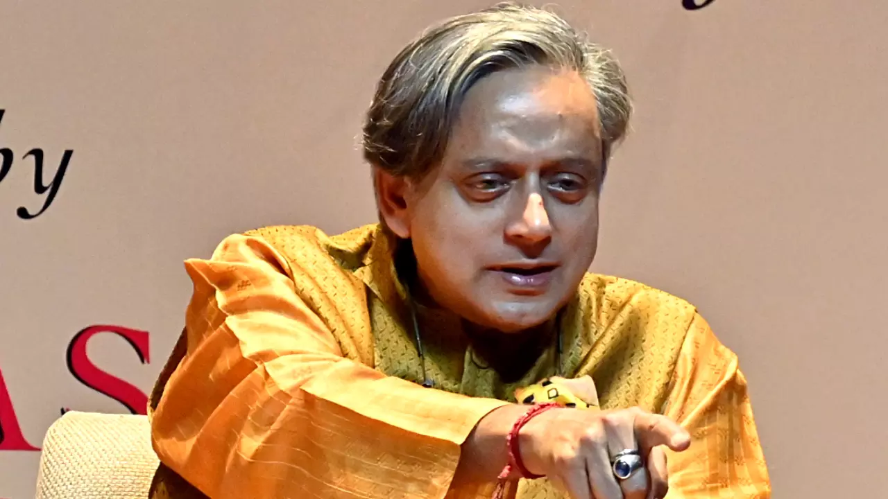 शशि थरूर को SC से बड़ी राहत, मानहानि मामले में कार्यवाही पर लगाई रोक