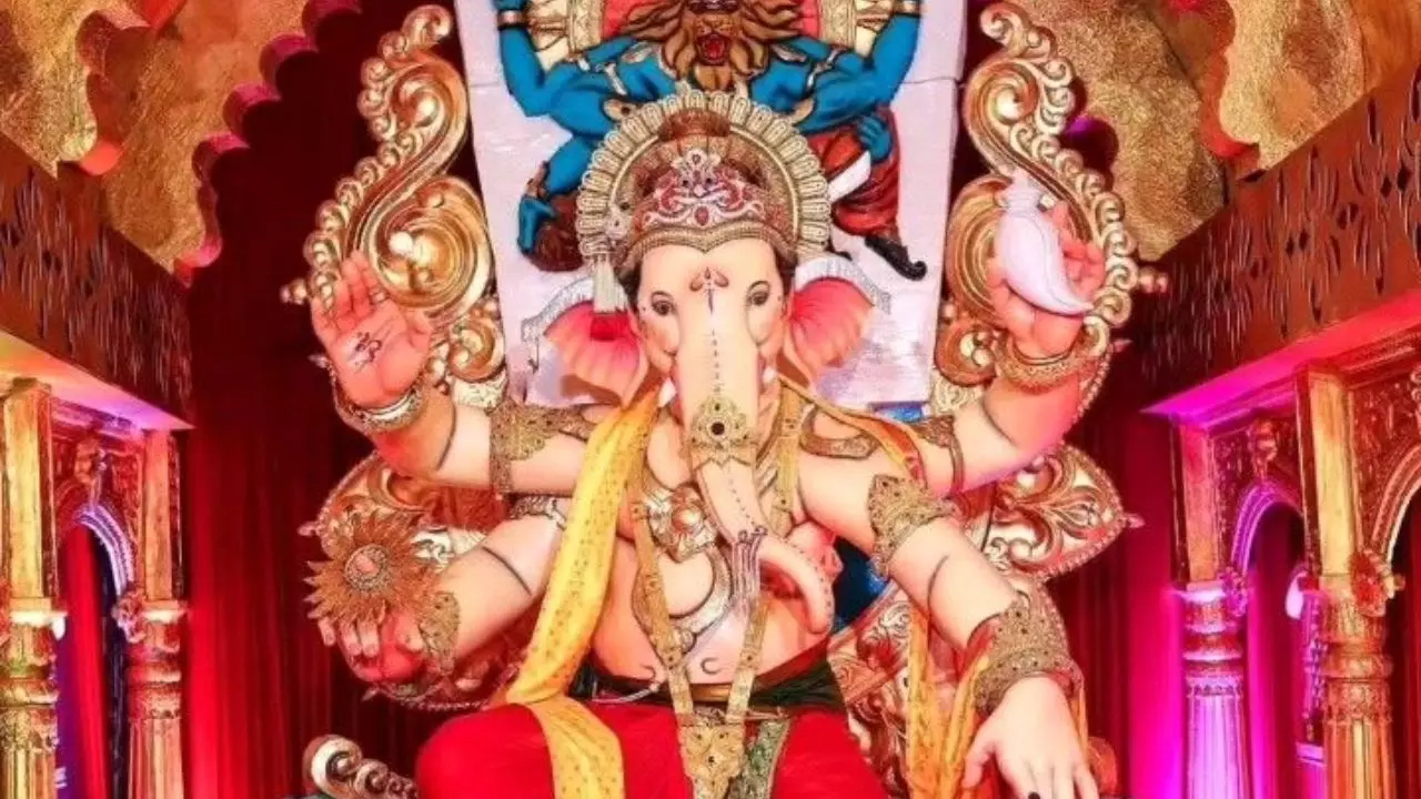 सिर्फ मुंबई में ही नहीं, दिल्ली में भी देखने लायक होती है गणेश चतुर्थी की धूम, इन पंडाल पर उमड़ती है भक्तों की भीड़