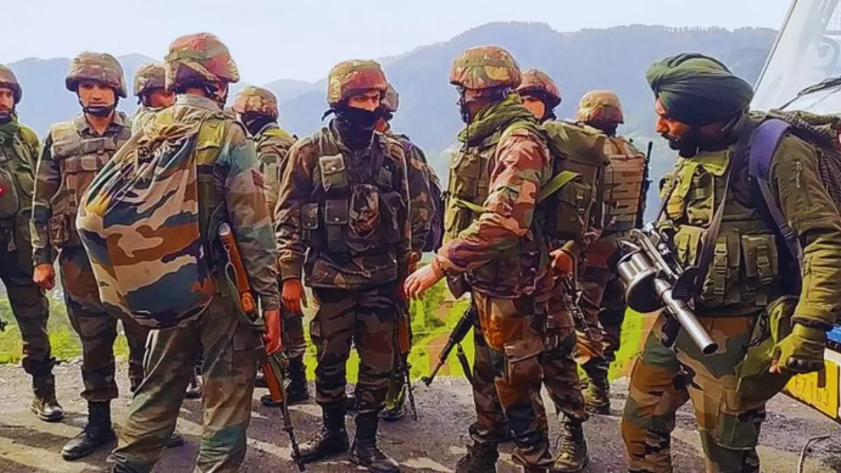 जम्मू-कश्मीर के उधमपुर में मुठभेड़, जैश-ए-मोहम्मद ग्रुप के 4 आतंकवदियों के फंसे होने की खबर