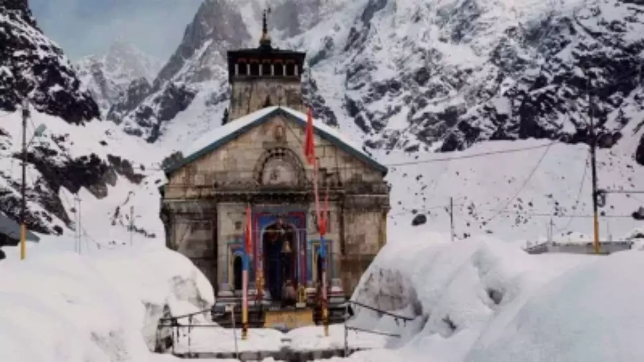 केदारनाथ यात्रा पर फिर लगी रोक, पहाड़ियों पर हिमपात, बारिश ने बढ़ाई मुश्किलें