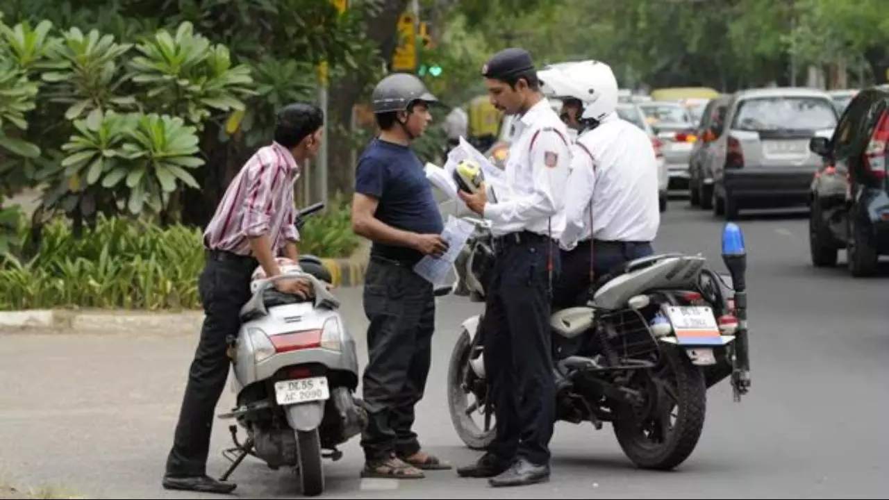 सुन लो दिल्ली वालों, अब चालान कटना नहीं पड़ेगा भारी, केजरीवाल सरकार का नया तोहफा