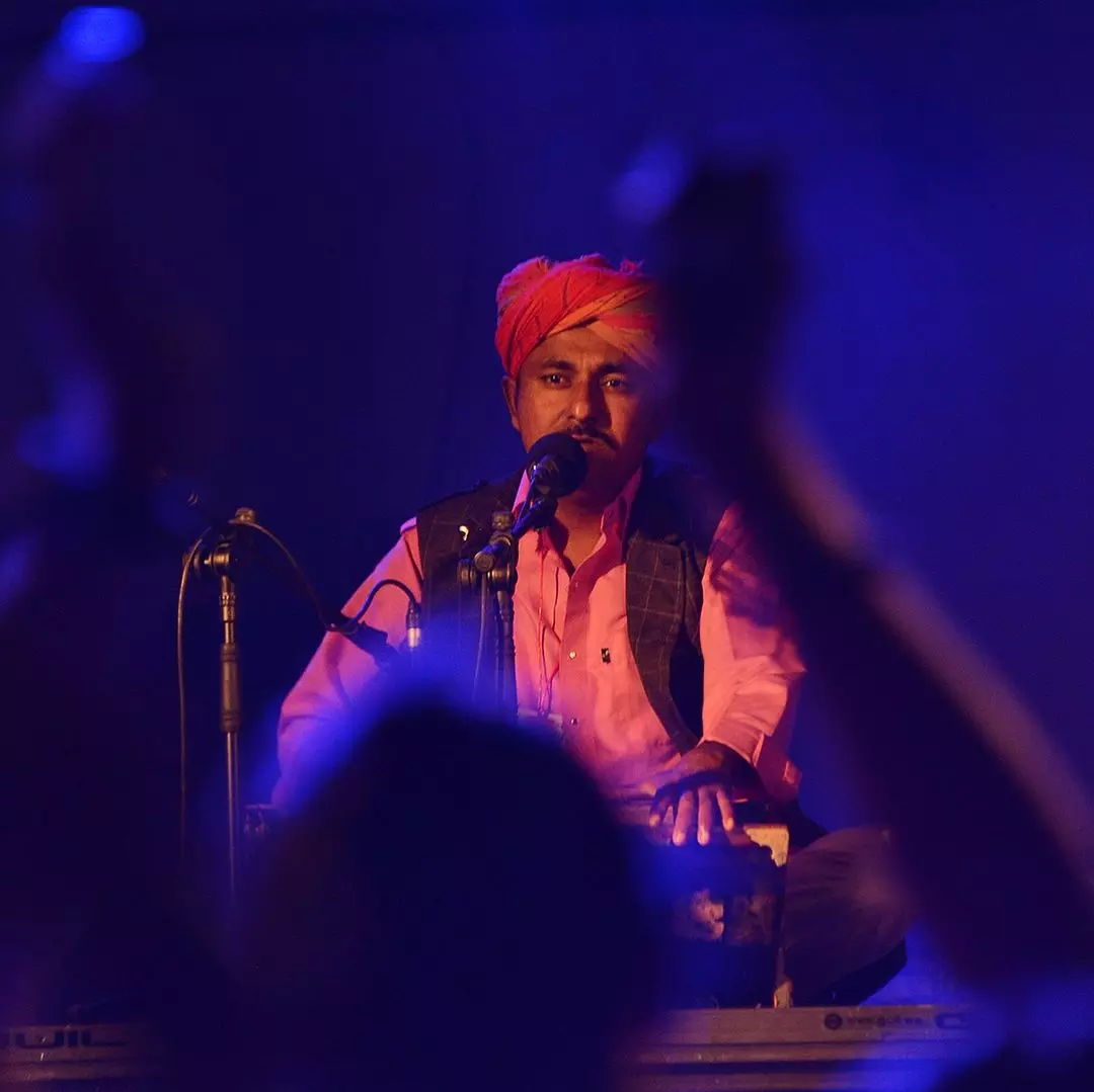 बाड़मेर बॉयज़ लीड वोकलिस्ट Mangey Khan का हुआ निधन, हाल में हुई थी हार्ट सर्जरी बाड़मेर बॉयज़ लीड वोकलिस्ट Mangey Khan का हुआ निधन, हाल में हुई थी हार्ट सर्जरी