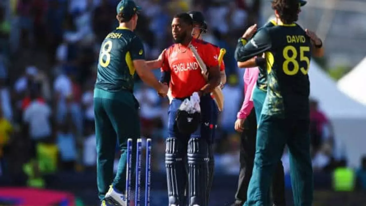 ENG vs AUS: आधी रात को इंग्लैंड के गेंदबाजों ने मचाया कहर, फिर भी कंगारुओं से हार गए अंग्रेज ENG vs AUS: आधी रात को इंग्लैंड के गेंदबाजों ने मचाया कहर, फिर भी कंगारुओं से हार गए अंग्रेज