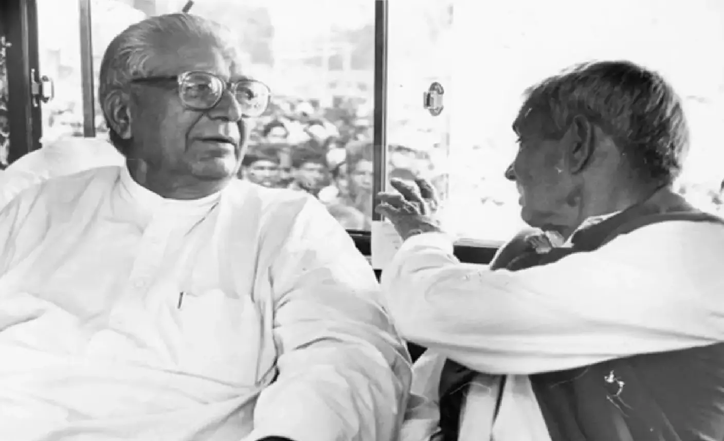 हरियाणा विधानसभा चुनाव: चार पीढ़ियों की चौधराहट के जनक थे ताऊ देवीलाल, जानें सियासी रसूख का इतिहास हरियाणा विधानसभा चुनाव: चार पीढ़ियों की चौधराहट के जनक थे ताऊ देवीलाल, जानें सियासी रसूख का इतिहास