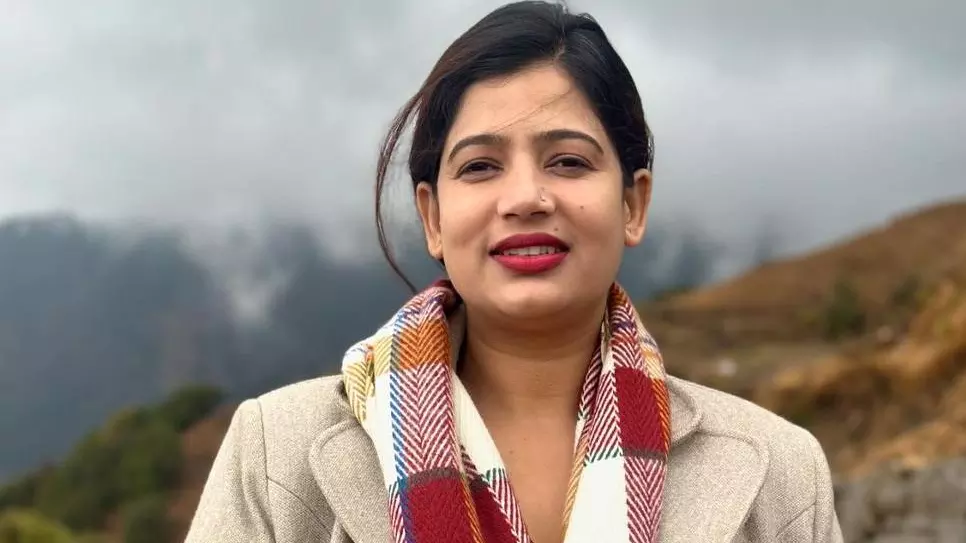 सोशल मीडिया पर एक्टिव काम में फिसड्डी हैं ये महिला अधिकारी, लाखों में हैं फॉलोअर्स