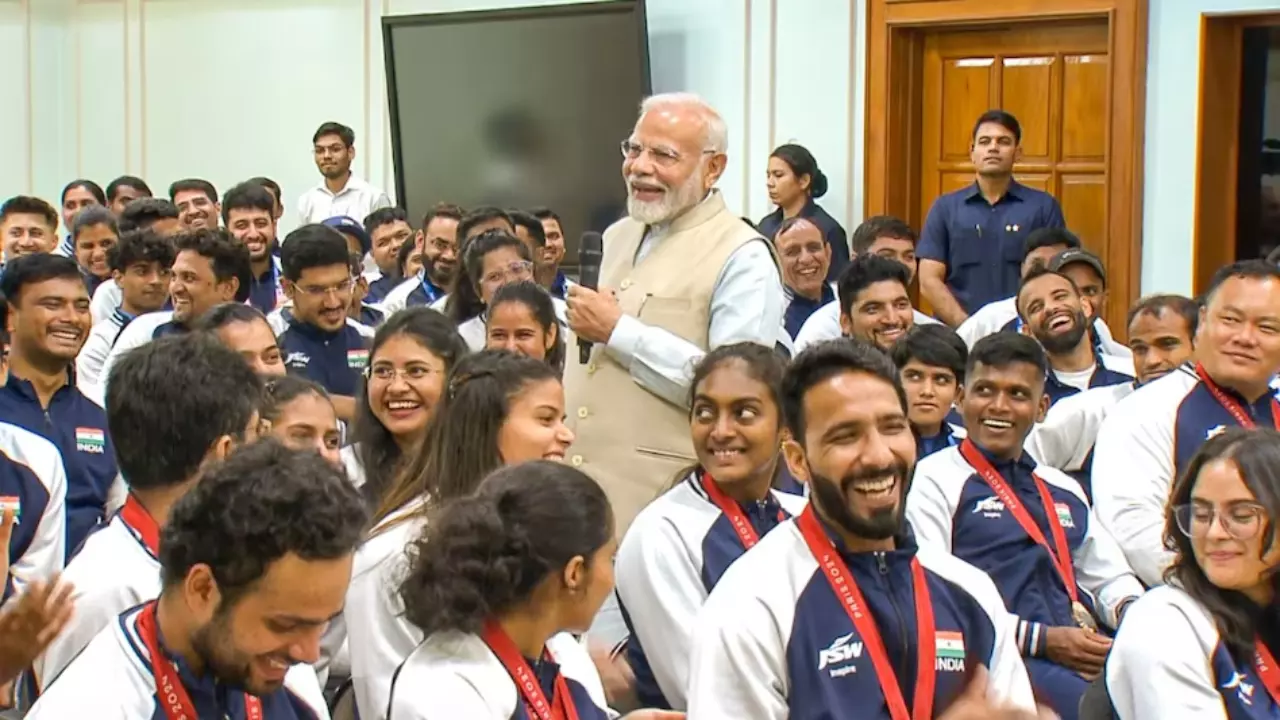 PM मोदी ने  REEL वायरल होने पर की तारीफ, एक साथ सबने लगाए ठहाके, पैरालंपिक प्लेयर्स के साथ ऐसी रही मुलाकात