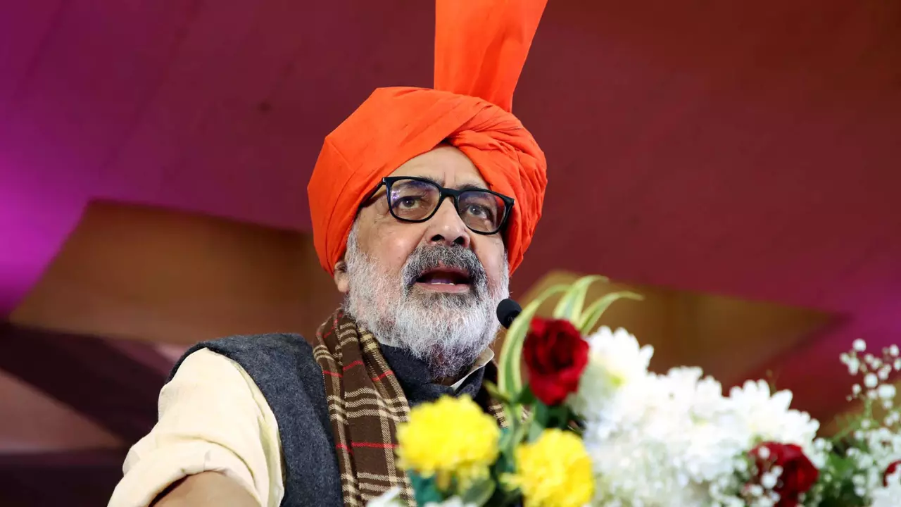 केंद्रीय मंत्री गिरिराज सिंह के बंटोगे तो कटोगे बयान के खिलाफ AIMIM, कोर्ट में परिवाद के बाद केस दर्ज