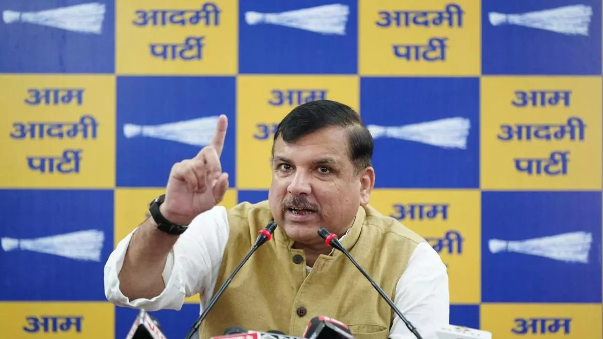 अमित शाह के पिंजरे में क़ैद है सीबीआई, गृहमंत्री को तुरंत देना चाहिए इस्तीफ़ा: राज्यसभा सांसद संजय सिंह