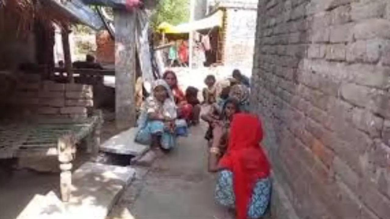 ओडिशा गए थे टॉवर लगाने, लौटे तो एक के बाद एक हुई 4 मौतें; हड़कंप ओडिशा गए थे टॉवर लगाने, लौटे तो एक के बाद एक हुई 4 मौतें; हड़कंप