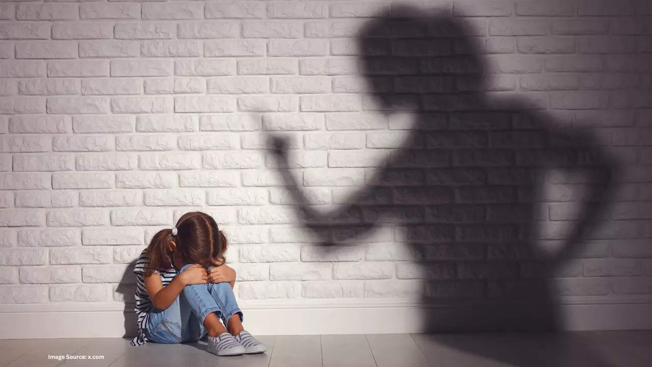 शर्मसार! बस खर्राटा लेना था बच्ची का जुर्म, सौतेली मां ने दाग दिए होंठ और प्राइवेट पार्ट