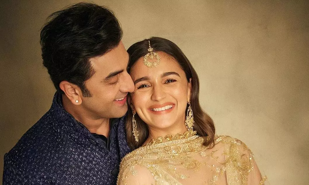 शादी के दो साल बाद Alia Bhatt ने अपने सरनेम में जोड़ा कपूर, कहा- मैं ऐसा करके खुश हूं शादी के दो साल बाद Alia Bhatt ने अपने सरनेम में जोड़ा कपूर, कहा- मैं ऐसा करके खुश हूं