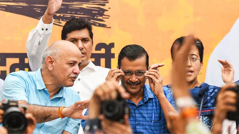 दिल्ली के नए CM चेहरे पर चर्चा, केजरीवाल से मिलेंगे मनीष सिसोदिया, Atishi का नाम सबसे आगे!