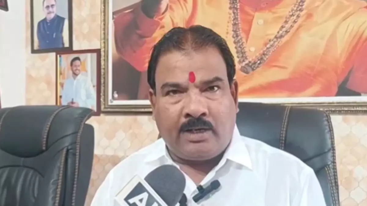 राहुल गांधी की जीभ काटने वाले को दूंगा 11 लाख, शिंदे गुट विधायक के बिगड़े बोल