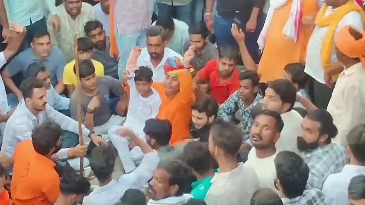 सूनी गलियां, दुकान-मकान पर ताला, भीलवाड़ा में ऐसे निकला बारावफात का जुलूस
