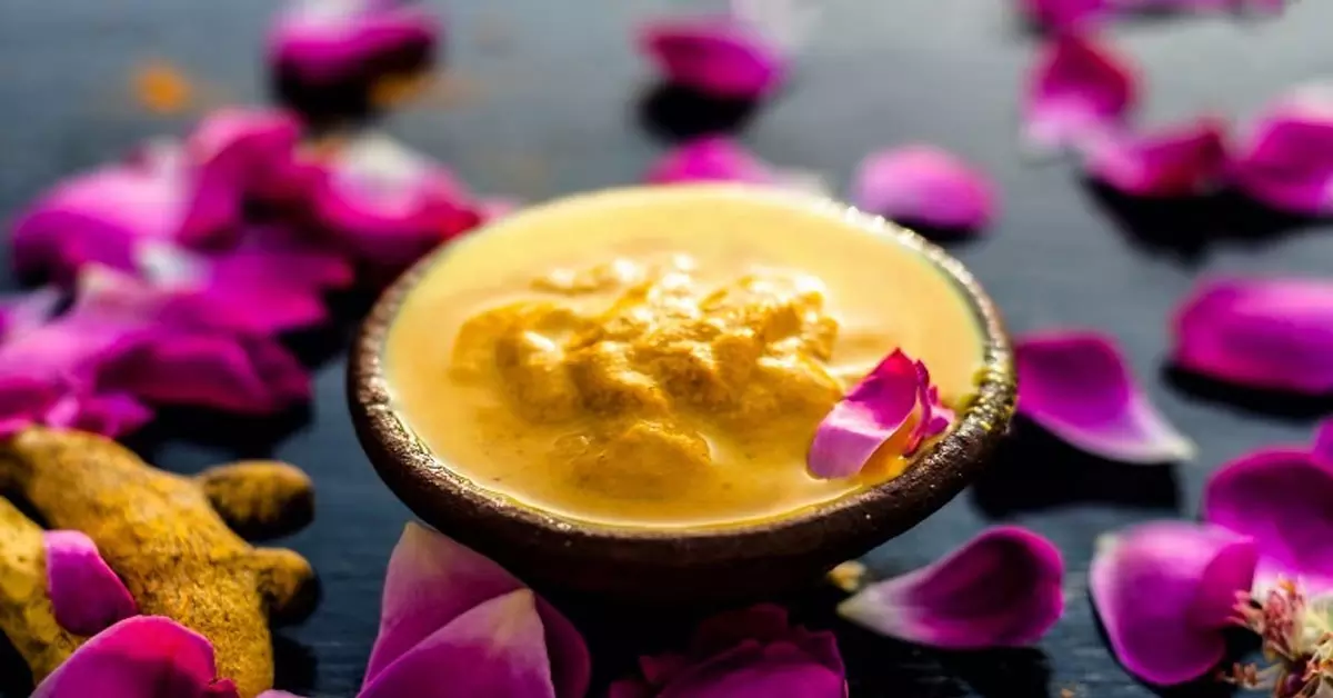 उबटन से त्वचा में आएगा निखार, घर पर ऐसे बनाएं
