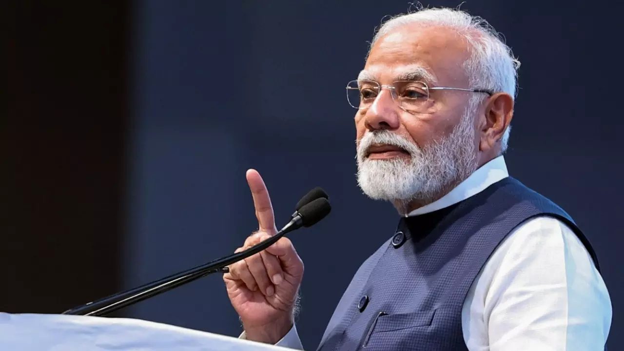 अंग्रेजों की तरह कांग्रेस को भी है गणेश पूजन से दिक्कत, CJI के घर पूजा में शामिल होने पर PM Modi