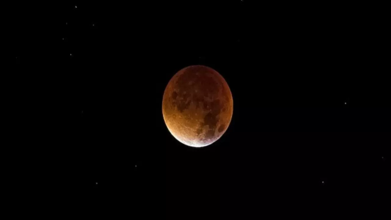 Chandra Grahan 2024: साल के आखिरी चंद्र ग्रहण के दिन इन बातों का रखें ध्यान, वरना हो सकता है नुकसान
