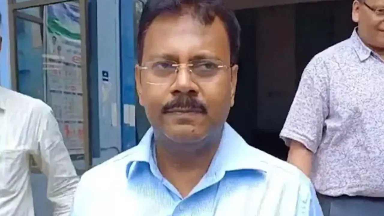 संदीप घोष पर आई एक और मुसीबत, ED ने फार्महाउस पर मारी रेड, भ्रष्टाचार के आरोप में एक्शन