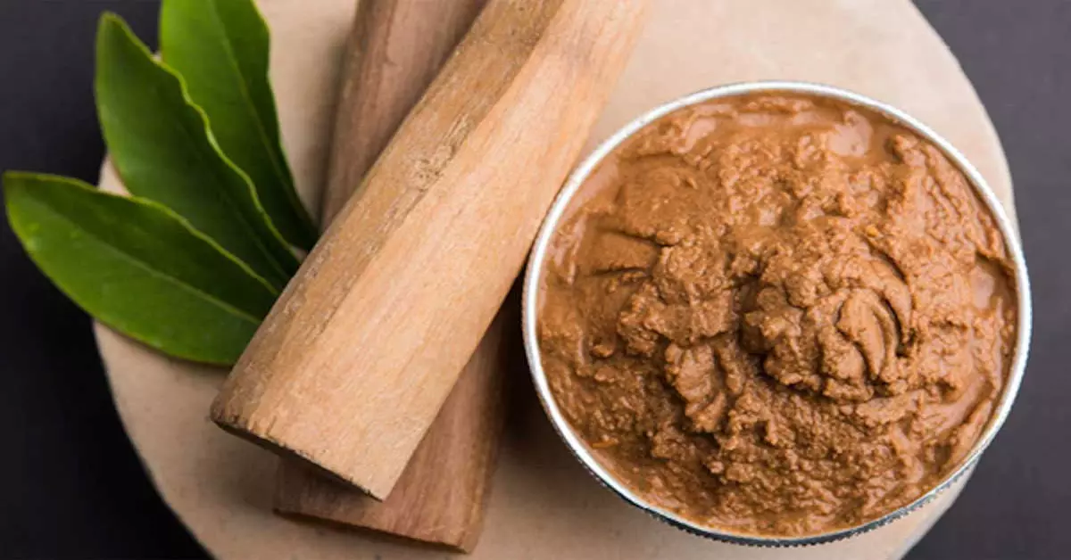 ऑइली स्किन से छुटकारा देंगी घर में मौजूद ये चीजें