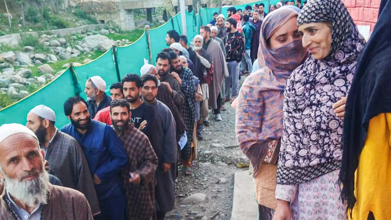 J&K Assembly Elections 2024: कश्मीर में रिकॉर्ड 59.19% हुई वोटिंग, पुलवामा में सबसे कम और किश्तवाड़ में सबसे अधिक मतदान