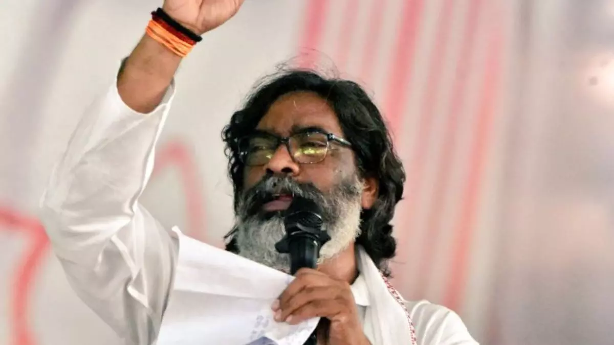 बोरे में बंद कर गुजरात के समंदर में फेंकने की जरूरत है, जनसभा में BJP पर बरसे हेमंत सोरेन