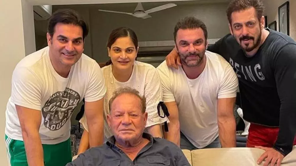 Salman Khan के पिता Salim Khan को स्कूटी सवार ने दी धमकी, कहा- लॉरेंस को भेजूं क्या?