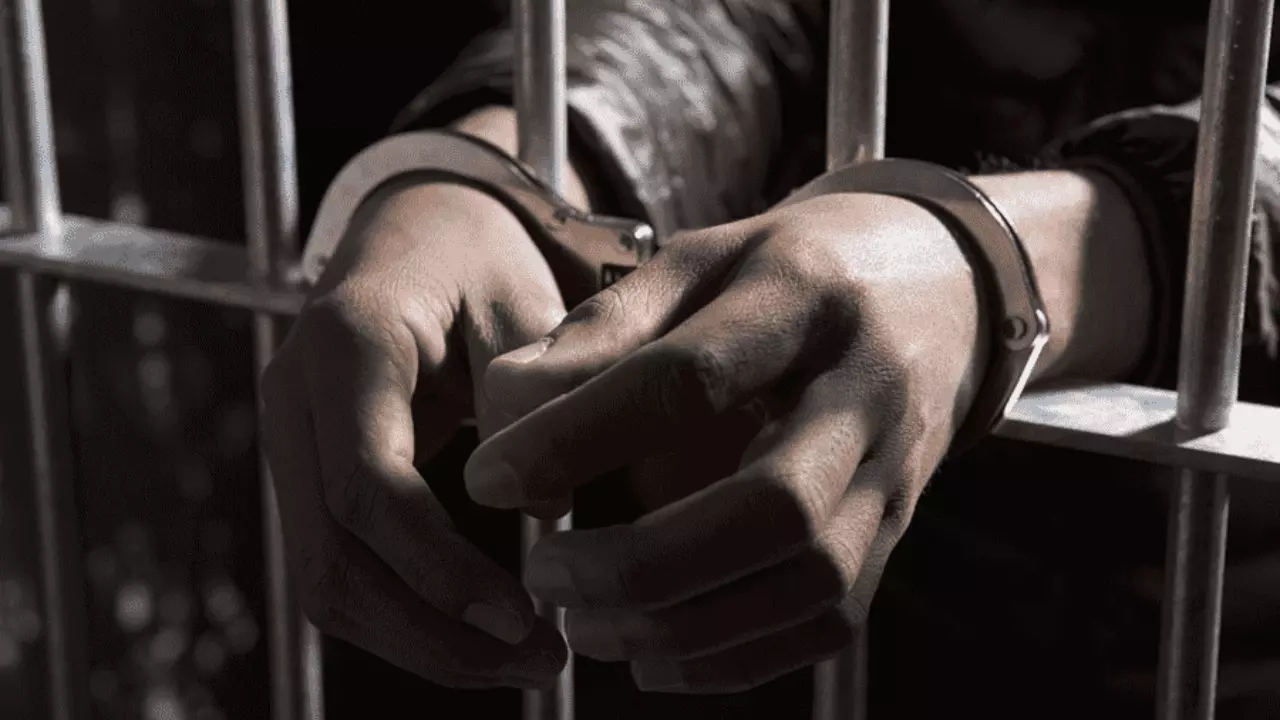 लॉरेंस बिश्नोई गैंग से दुश्मनी पड़ी भारी, नोएडा हत्या मामले में, लेडी डॉन काजल खत्री गिरफ्तार