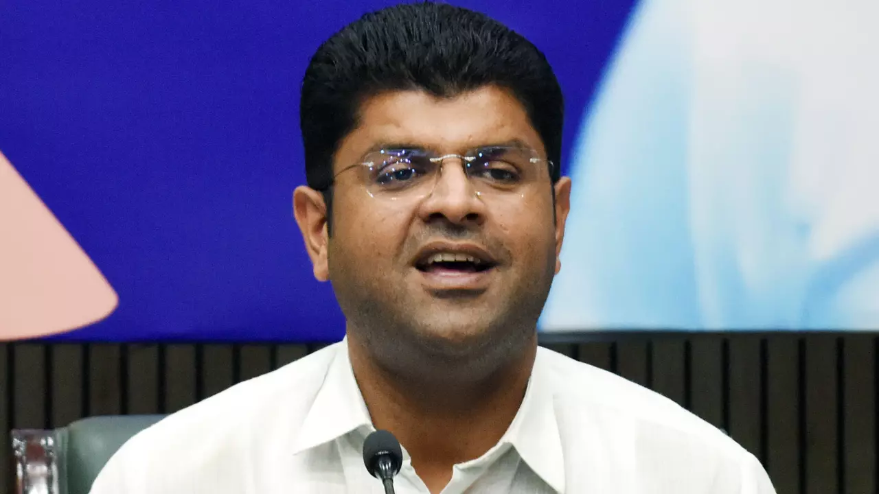 घोषणापत्र में कोई नई बात नहीं, पहले भी किए ये वादे, कांग्रेस मेनिफेस्टो पर बोले दुष्यंत चौटाला घोषणापत्र में कोई नई बात नहीं, पहले भी किए ये वादे, कांग्रेस मेनिफेस्टो पर बोले दुष्यंत चौटाला