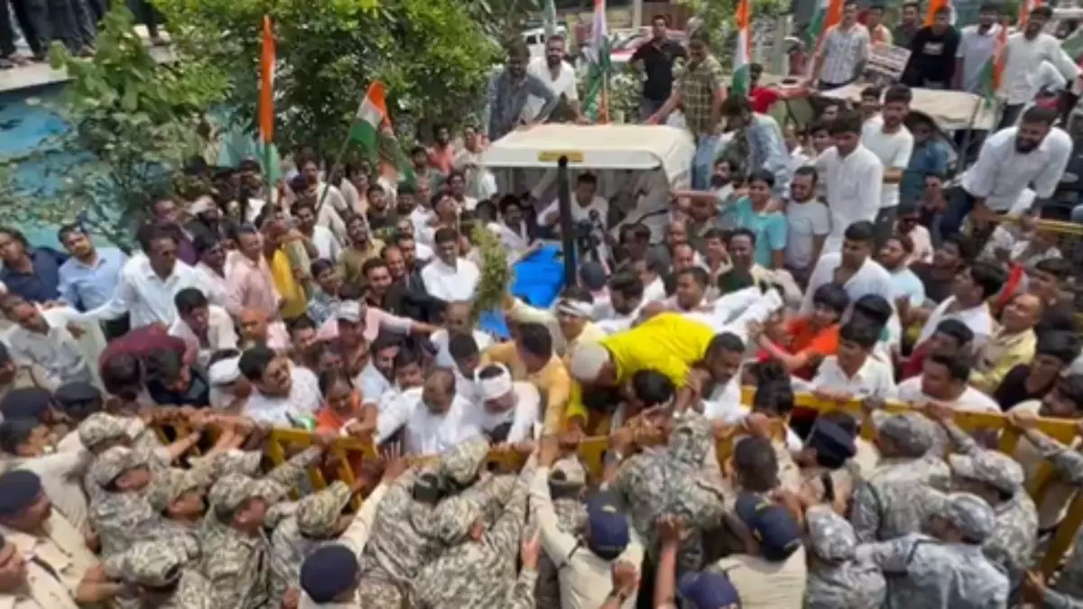कांग्रेस की न्याय यात्रा में किसानों का मुद्दा, ट्रैक्टर और दिखाई दी 6 लेयर की बैरिकेडिंग का क्या है रोल?, कांग्रेस उठा रही सवाल