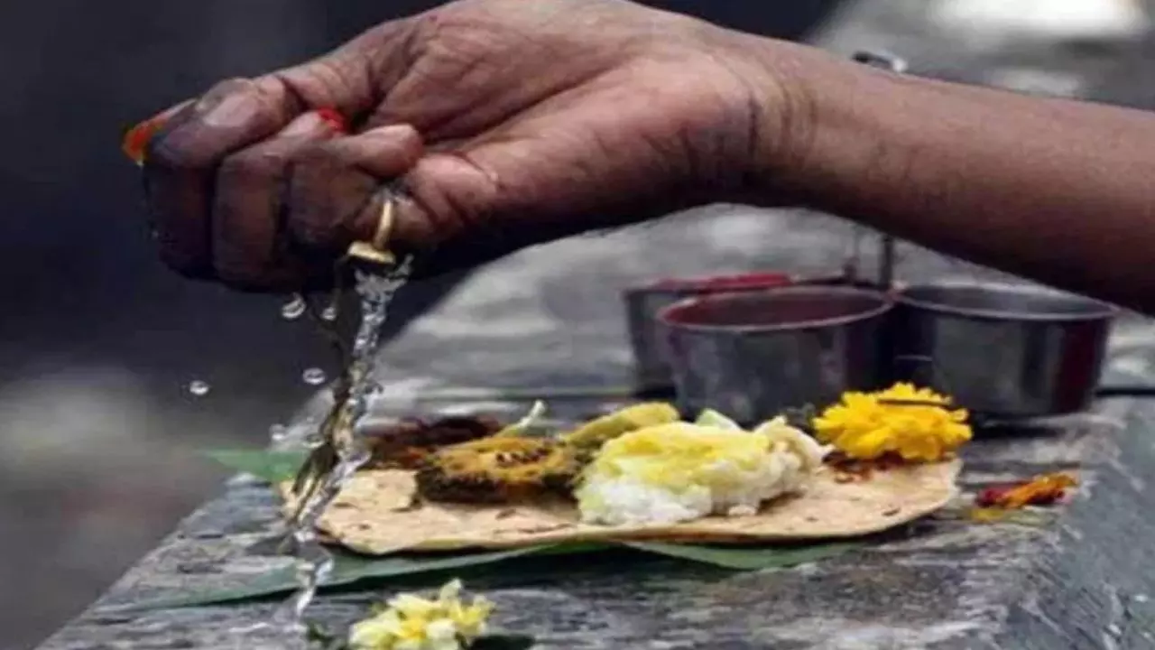 पितृ दोष से हैं परेशान तो करें ये उपाय, दूर हो जाएगी सारी बाधा