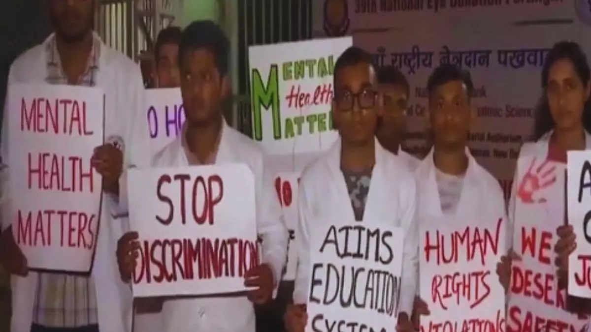 दिल्ली AIIMS में हुआ नया हंगामा, छात्रों  ने कॉलेज प्रशासन के खिलाफ किया प्रदर्शन; जानें क्या है उनकी मांग?