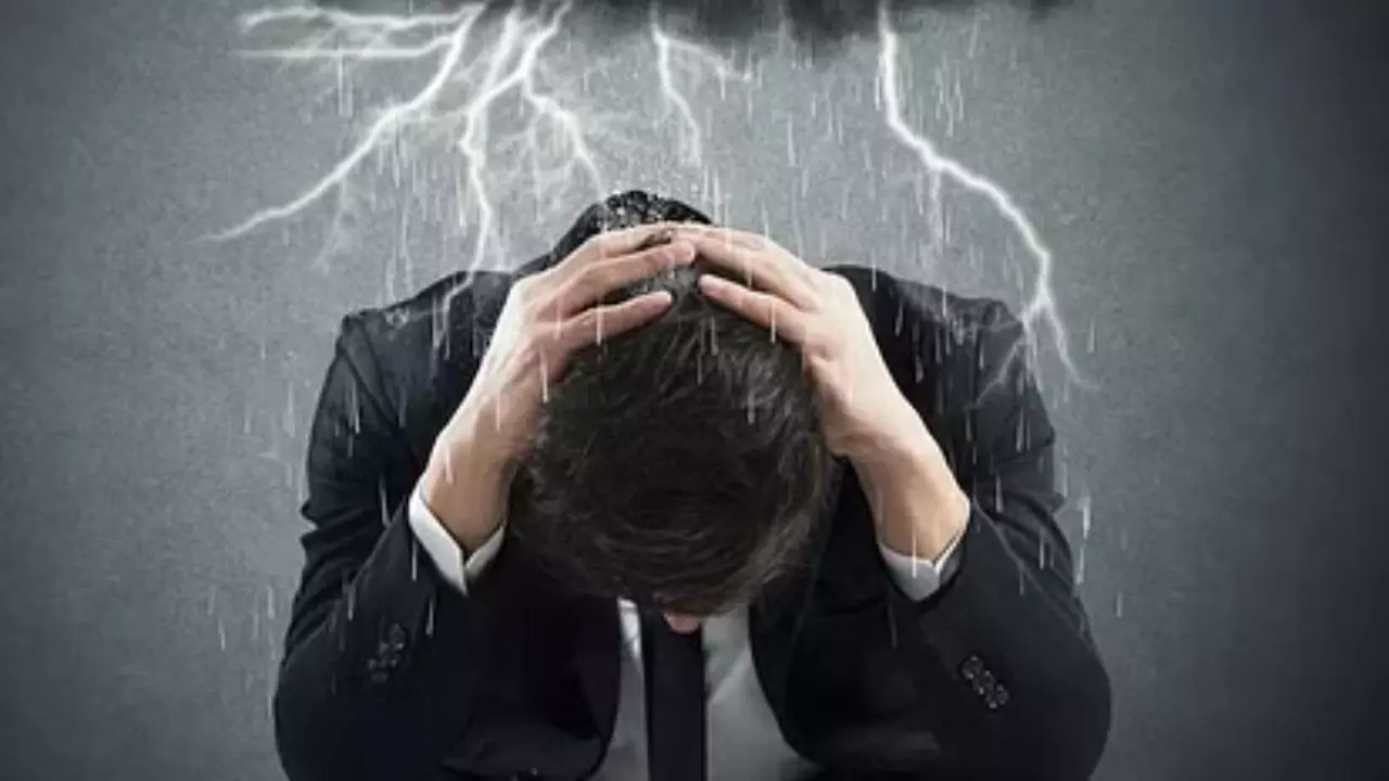 Vastu Tips: घर में पैदा हो रही निगेटिव एनर्जी! कहीं आप भी तो नहीं करते ये गलती