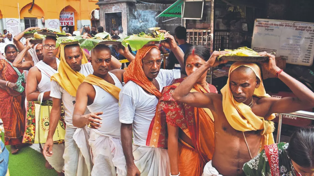 आप नहीं करते पितरों को तर्पण, जानें क्या हो सकता है नुकसान