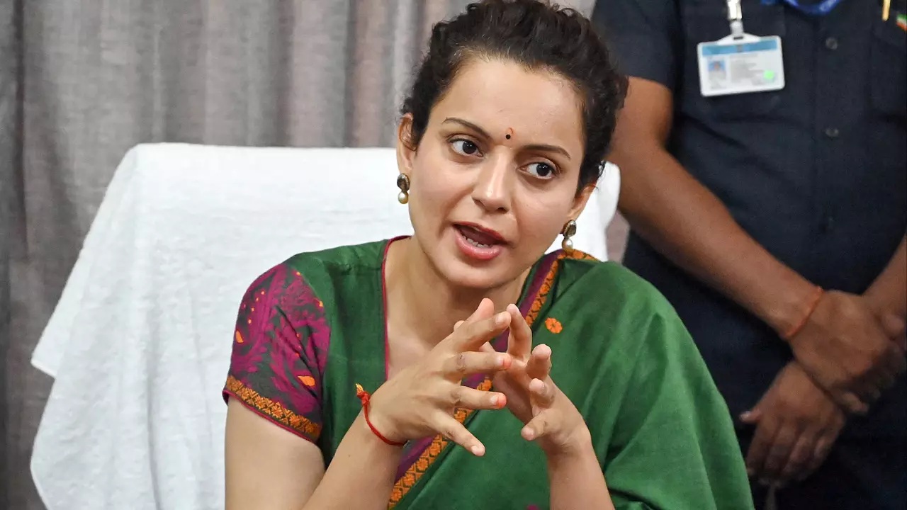 Himachal News: कर्ज लेकर सोनिया गांधी को पैसे देते हैं कंगना रनौत का सुक्खू सरकार पर हमला Himachal News: कर्ज लेकर सोनिया गांधी को पैसे देते हैं कंगना रनौत का सुक्खू सरकार पर हमला