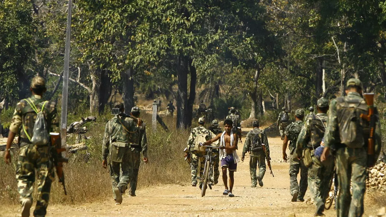 Naxalite Encounter: सुकमा में सुरक्षा बलों और नक्सलियों के बीच मुठभेड़ जारी