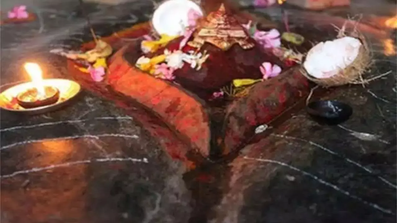 तीन दिन रजस्वला रहती हैं मां, लाल हो जाता है ब्रह्मपुत्र नदी का पानी