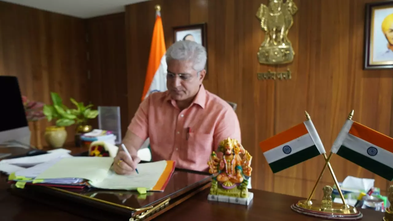 मैं हूं अरविंद केजरीवाल का हनुमान, CM अतिशी के इस नए मंत्री का एलान, निपटाएंगे अधूरे काम