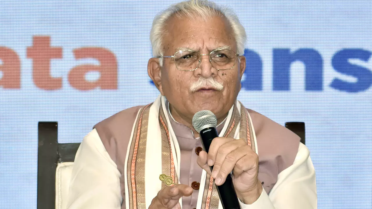 हिम्मत कैसे हुई? युवक के सवाल पूछने पर भड़के केंद्रीय मंत्री मनोहर लाल खट्टर